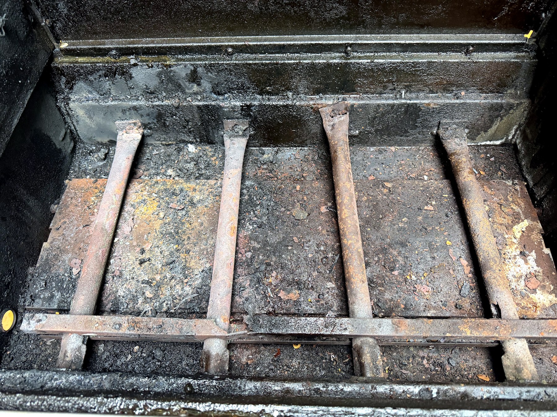 4-Burner Gas Grill Restoration — before cleaning
